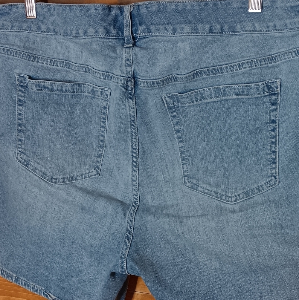 Torrid Feel The Fit  Denim Shorts 22 - Picture 5 of 5